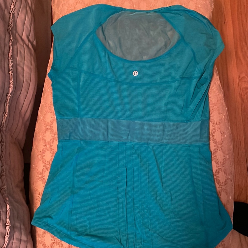 Lululemon fashionable mesh upper back